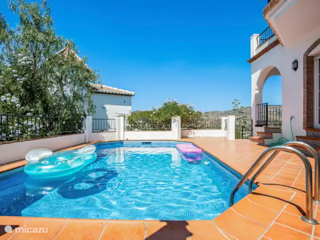Comprar una villa en España, Andalucía, Frigiliana  - Chalet entre Frigiliana y Nerja Piscina