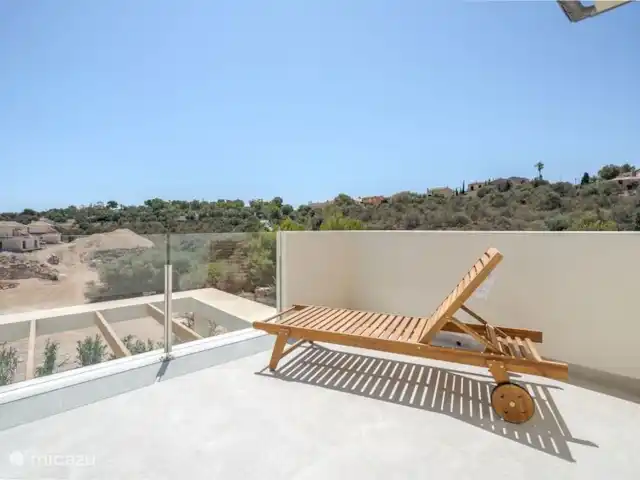 Comprar una casa paredada en España, Mallorca, Cala Romántica - Villa de nueva construcción con techo 2 bajo 1