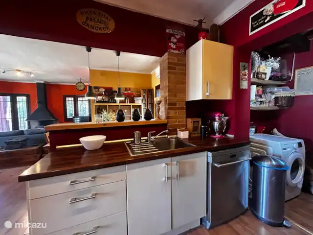 Comprar una chalet en España, Costa Brava, Santa Cristina d'Aro - Chalet con jardín y piscina