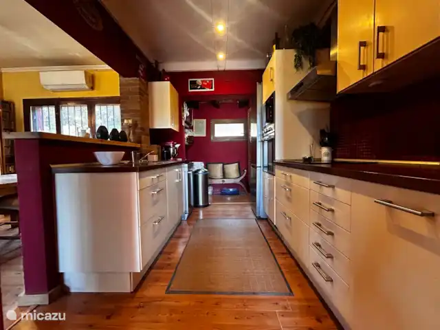 Comprar una chalet en España, Costa Brava, Santa Cristina d'Aro - Chalet con jardín y piscina