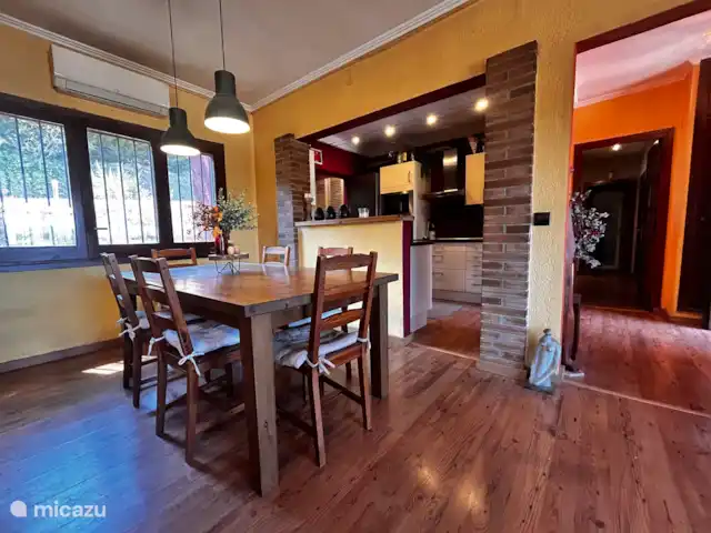 Comprar una chalet en España, Costa Brava, Santa Cristina d'Aro - Chalet con jardín y piscina