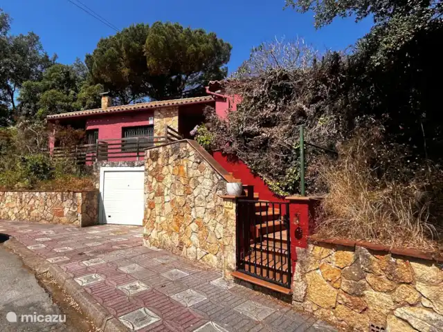 Comprar una chalet en España, Costa Brava, Santa Cristina d'Aro - Chalet con jardín y piscina Comprar una chalet en España, Costa Brava, Santa Cristina d'Aro - Chalet con jardín y piscina