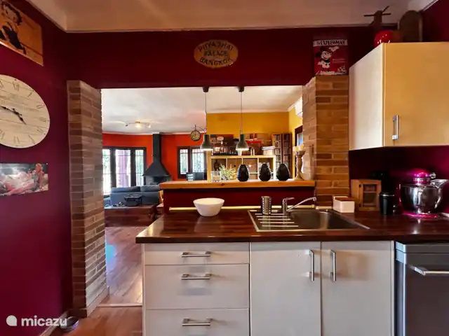 Comprar una chalet en España, Costa Brava, Santa Cristina d'Aro - Chalet con jardín y piscina