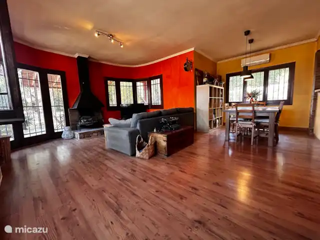 Comprar una chalet en España, Costa Brava, Santa Cristina d'Aro - Chalet con jardín y piscina