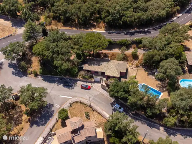Comprar una chalet en España, Costa Brava, Santa Cristina d'Aro - Chalet con jardín y piscina