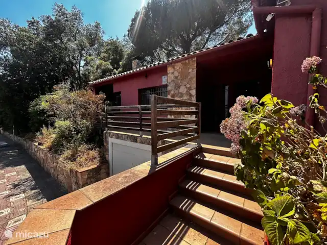 Comprar una chalet en España, Costa Brava, Santa Cristina d'Aro - Chalet con jardín y piscina