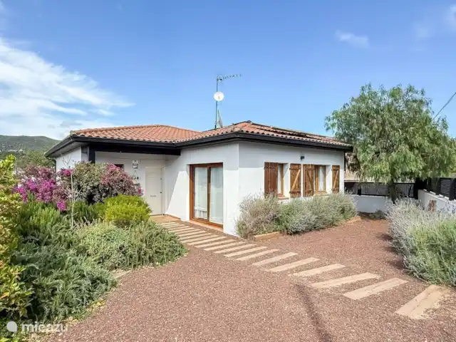 Comprar una villa en España, Costa Brava, Calonge - Casa en urbanización Mas Pere