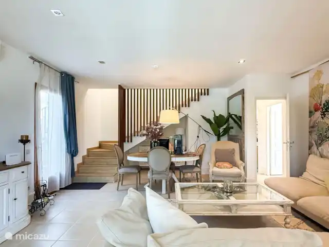 Comprar una villa en España, Costa Brava, Calonge - Casa en urbanización Mas Pere