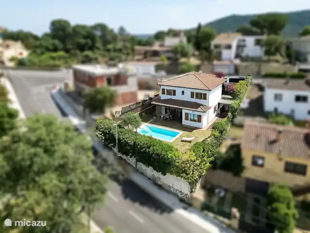 Comprar una villa en España, Costa Brava, Calonge - Casa en urbanización Mas Pere