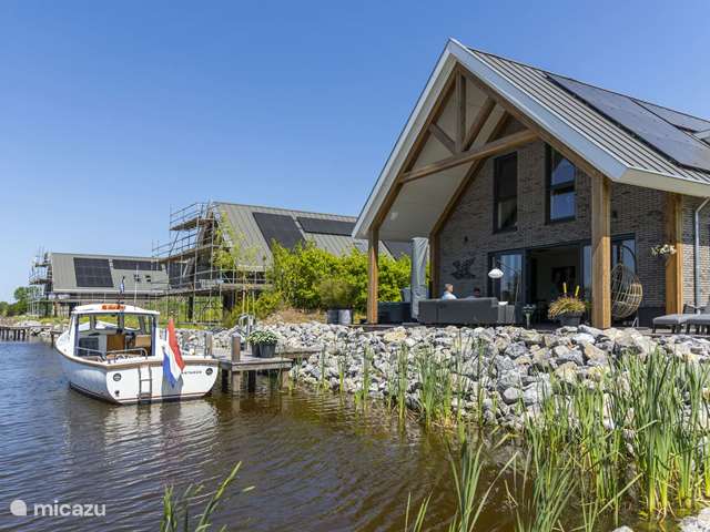 Buy a holiday home in Netherlands, Friesland – villa Detached Water Villa Bittern
