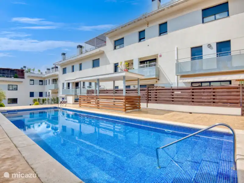 Comprar una penthouse en España, Costa Brava, San Felíu de Guixols – Ático con terraza y piscina Comprar una penthouse en España, Costa Brava, San Felíu de Guixols – Ático con terraza y piscina