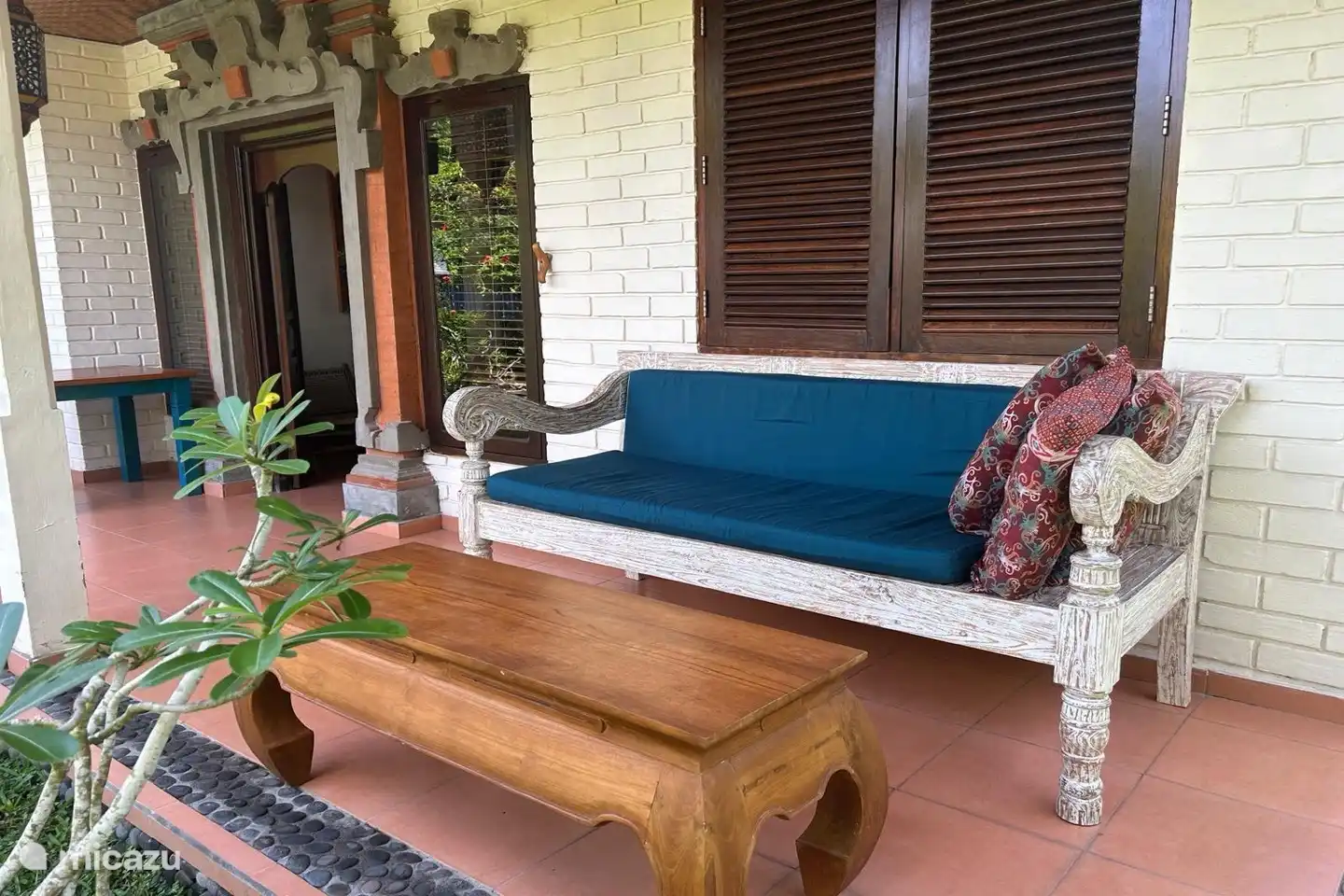 terraza en la parte delantera de la casa