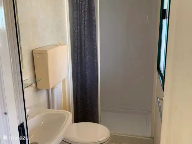 Comprar una mobil home / caravana en Italia – Chalet con aire acondicionado + terraza cubierta