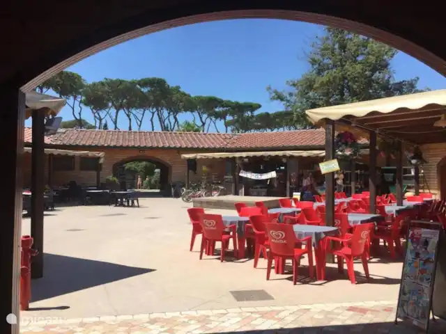 Comprar una mobil home / caravana en Italia – Chalet con aire acondicionado + terraza cubierta