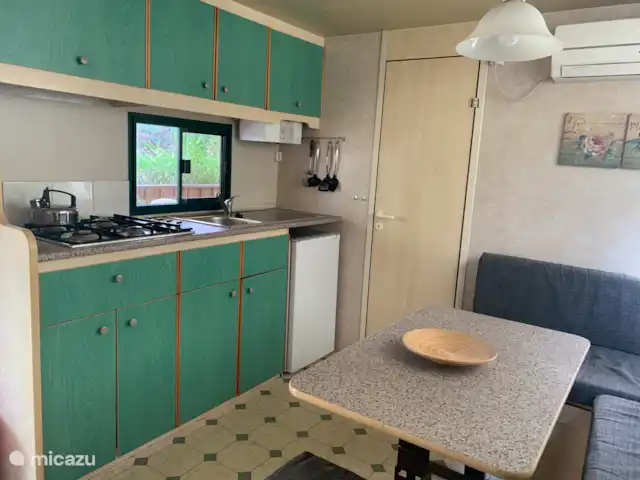 Comprar una mobil home / caravana en Italia – Chalet con aire acondicionado + terraza cubierta