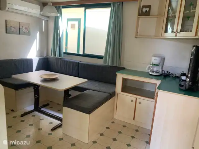 Comprar una mobil home / caravana en Italia – Chalet con aire acondicionado + terraza cubierta