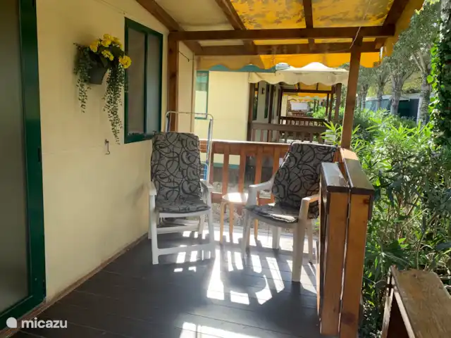 Comprar una mobil home / caravana en Italia – Chalet con aire acondicionado + terraza cubierta