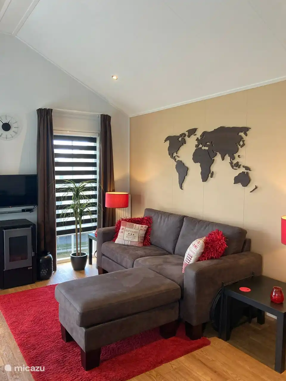 Lovely lounge sofa with ottoman