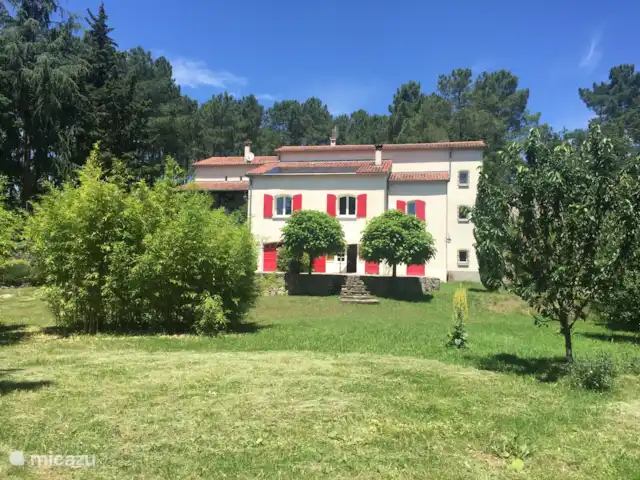 Ruime villa met groot zwembad  kopen in Frankrijk, Ardèche, Chassiers - villa