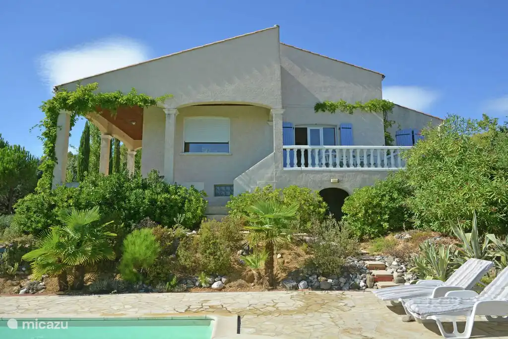 villa kopen in Frankrijk – Luxe villa met zwembad en uitzichten