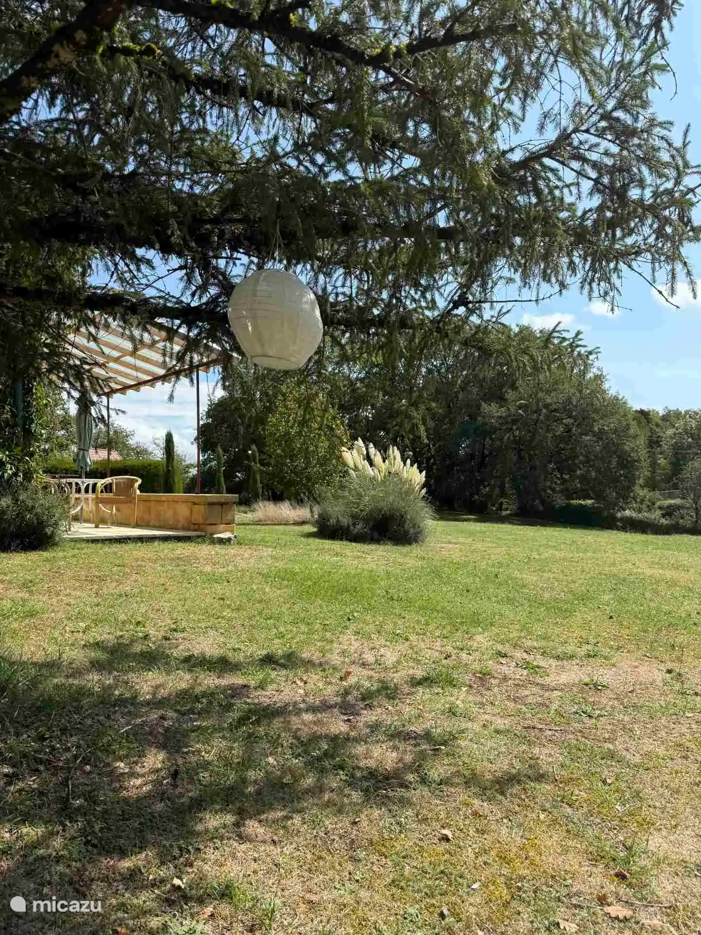 gite Cozy met zijn ruimtelijkheid vanaf het terras