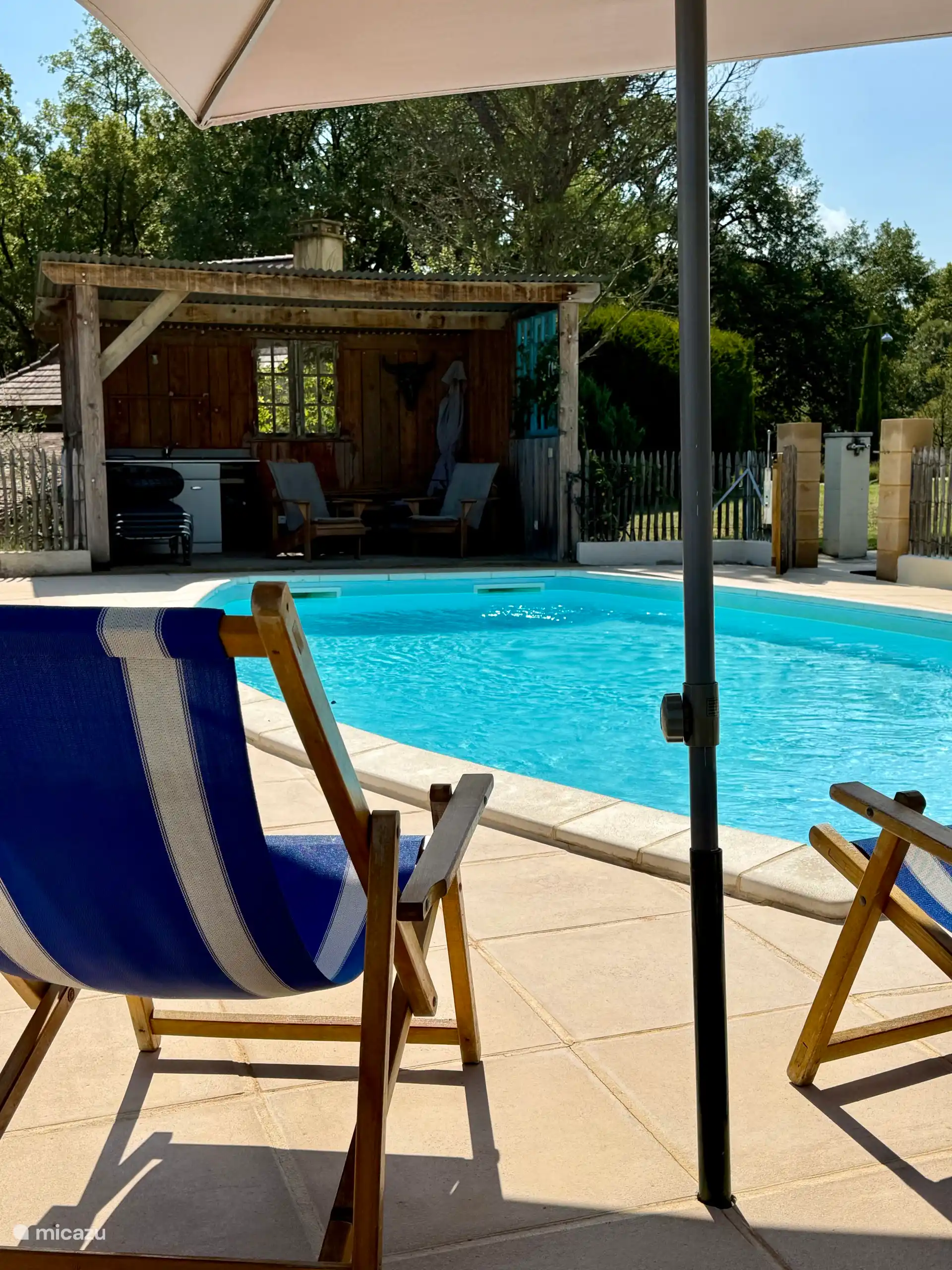  zwembad met poolhouse