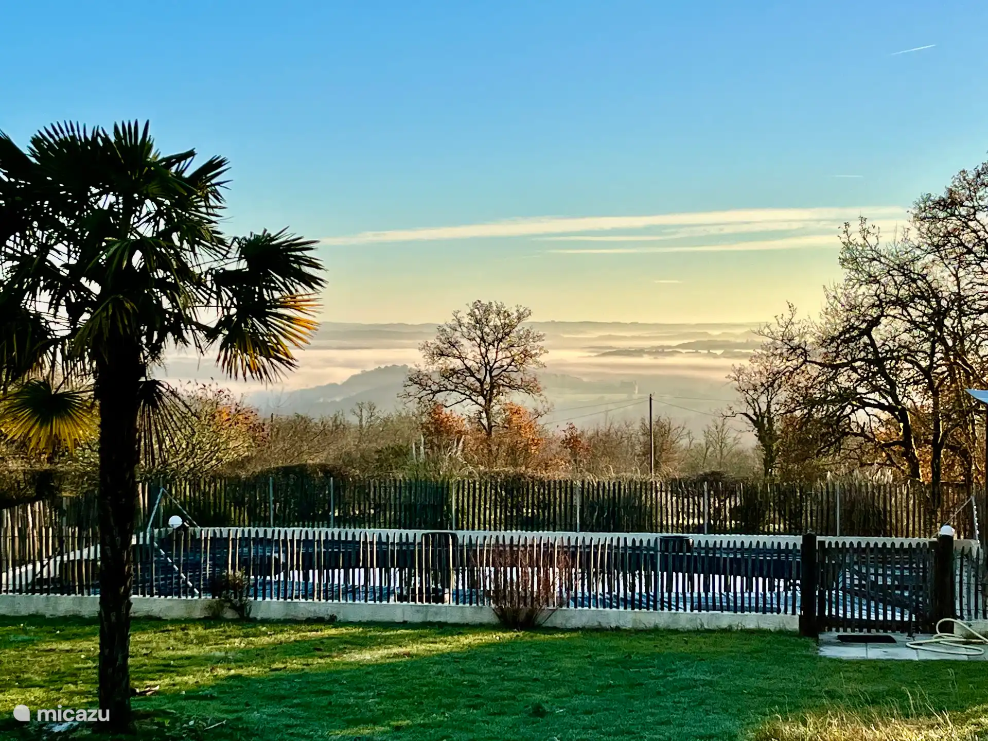 uitzicht vanaf het zwembad of terras van het huis naar het oosten