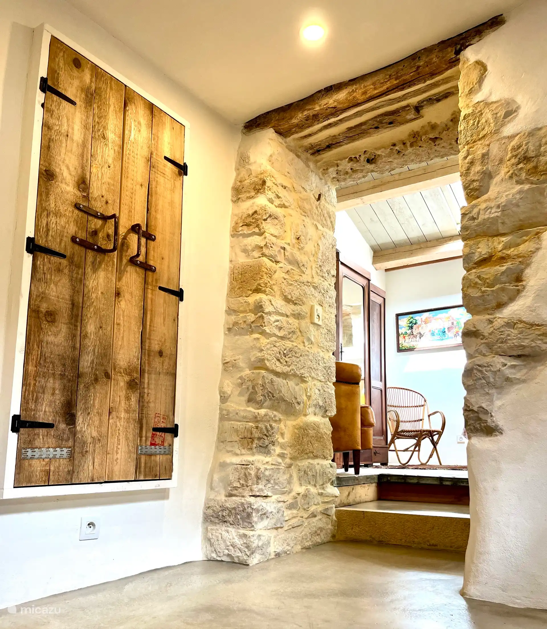 sfeer plaatje cottage gite vanuit de hal