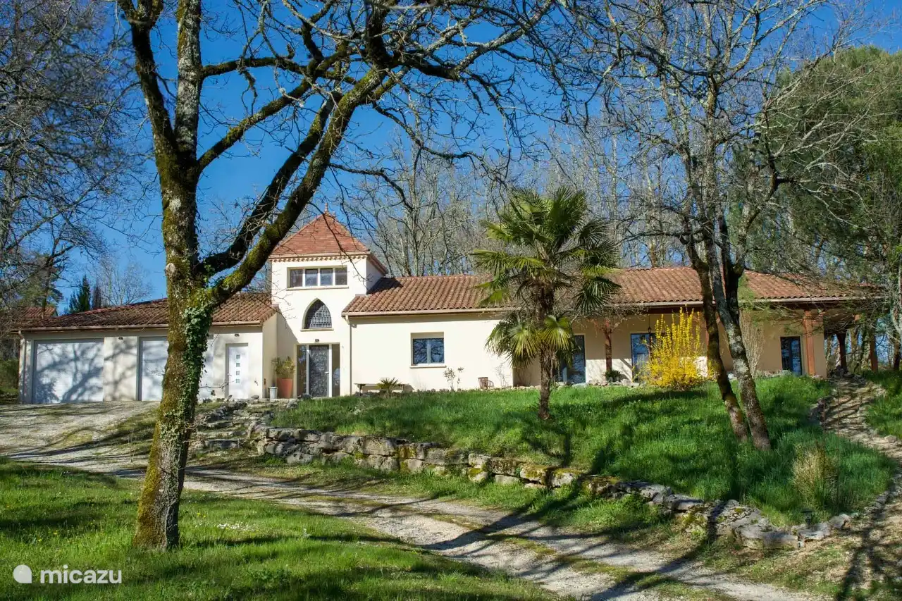 villa for sale in Dordogne, France – Villa with separate holiday home