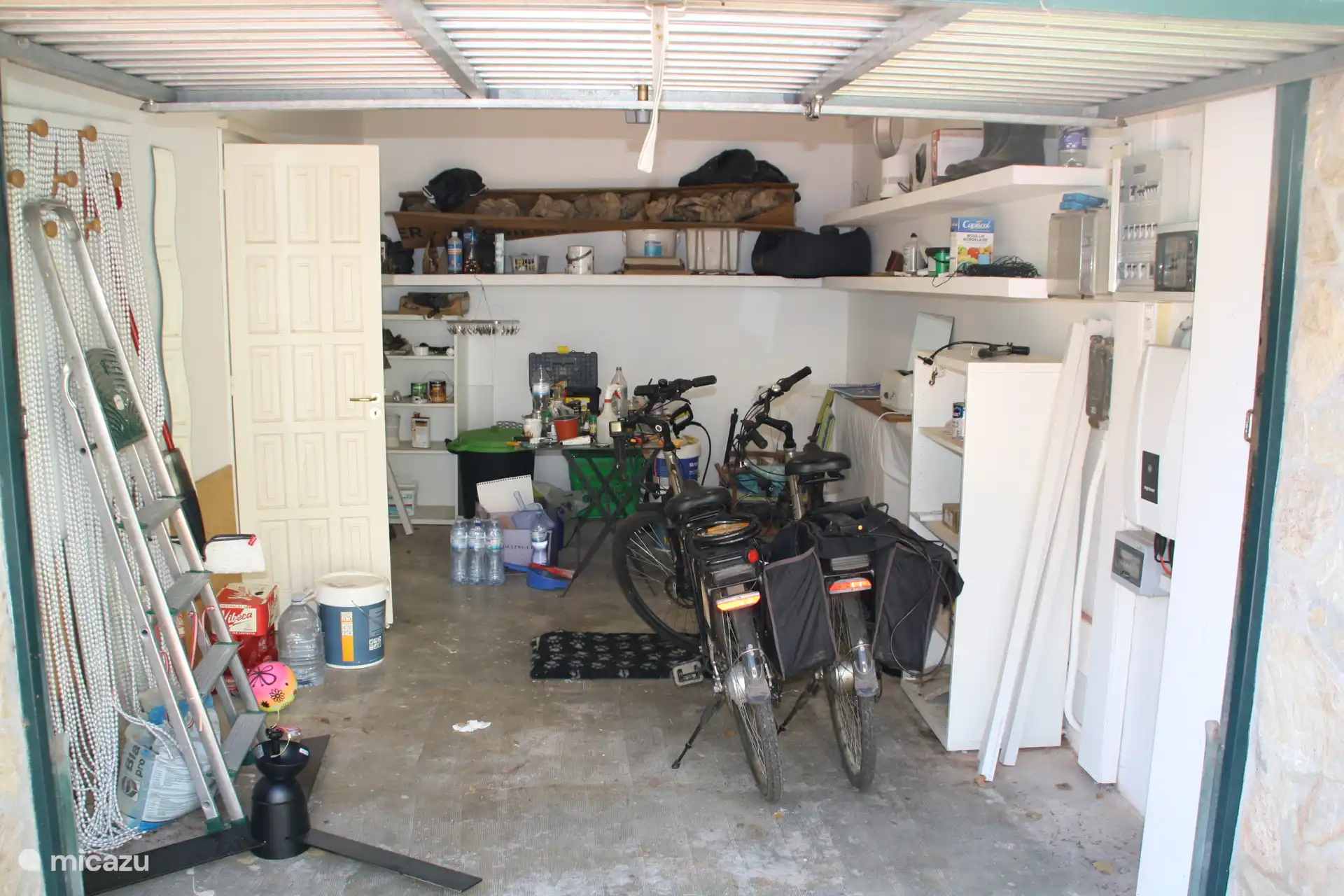 Garageruimte 5m x 3m (ingangsdeur 2,5 x 1,90) 