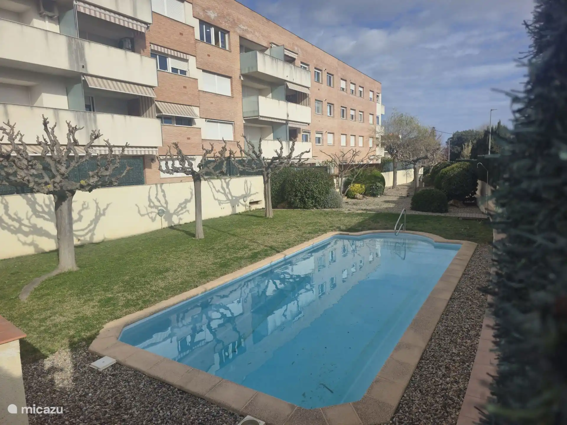 Comprar una apartamento en España, Costa Brava, Calonge – Apartamento con terraza en Calonge