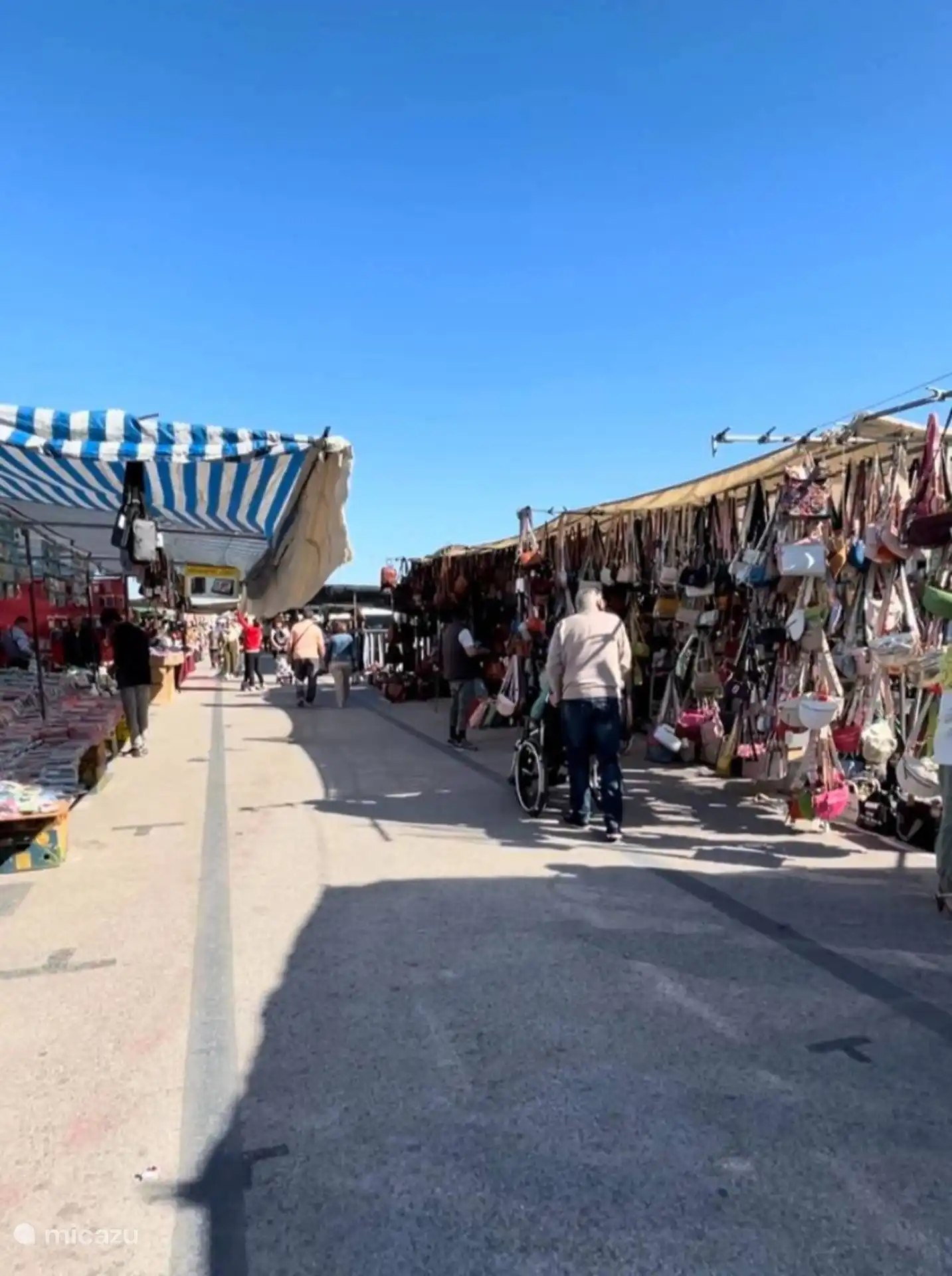 Torrevieja ist bekannt für seinen Freitagsmarkt. Einer von vielen in der Gegend.