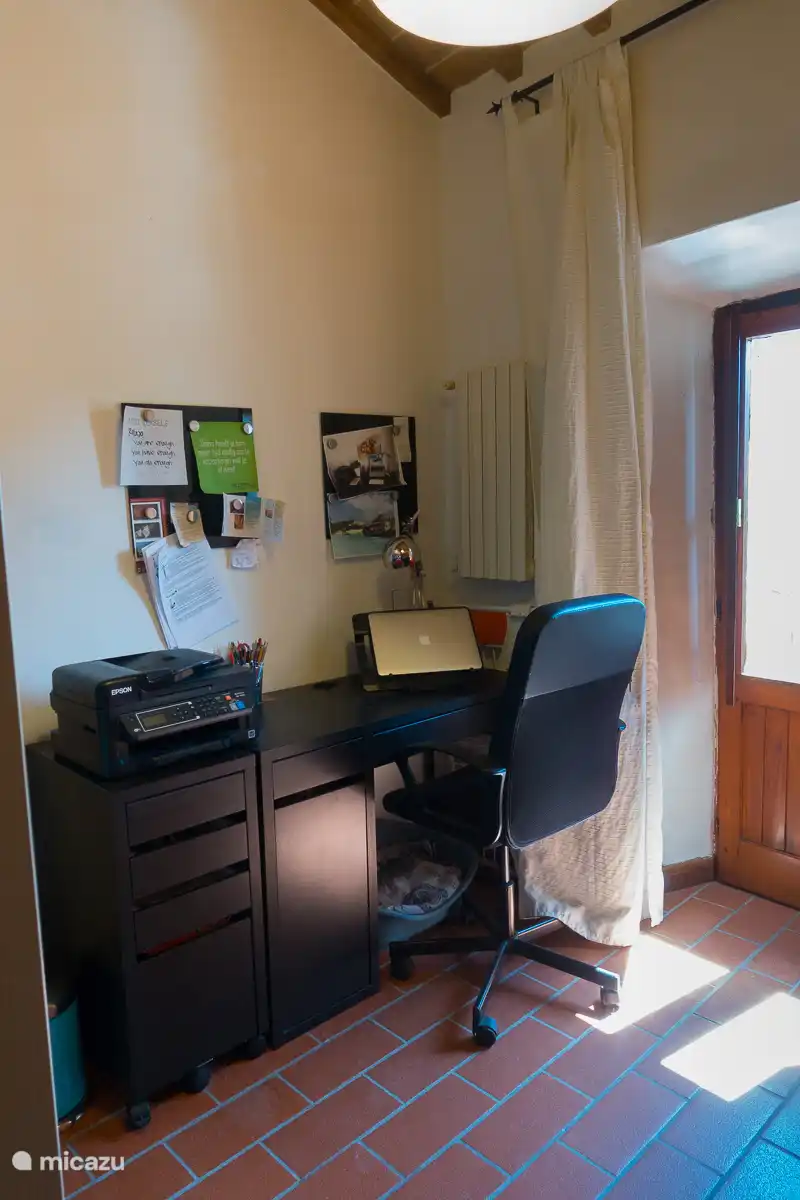 Slaapkamer 2/ kantoor tweede verdieping.