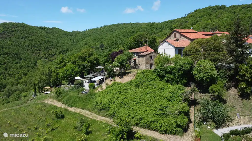 drone foto van onze gemeenschap met het linkerdeel Casa Gambaroncia