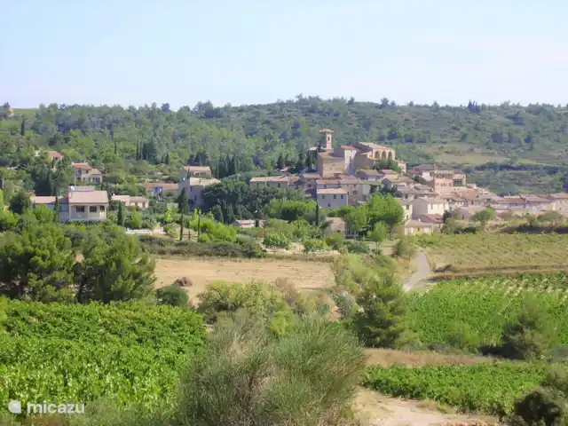 Acheter une villa | France, Hérault, Montouliers - Villa Aquamarin ***** Village avec villa à l'avant gauche