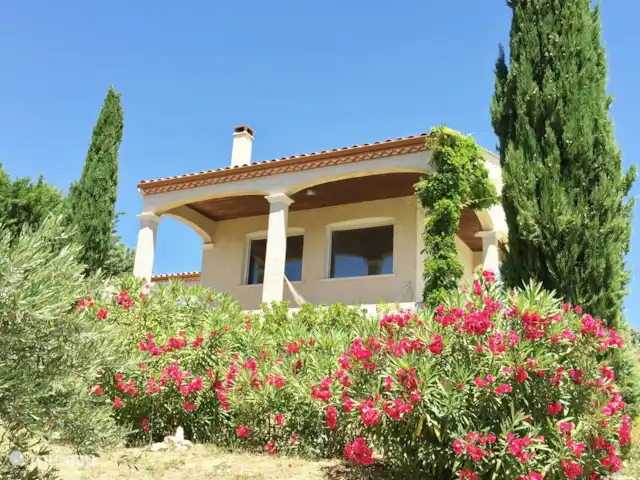 Acheter une villa | France, Hérault, Montouliers - Villa Aquamarin ***** Vue de la villa côté sud