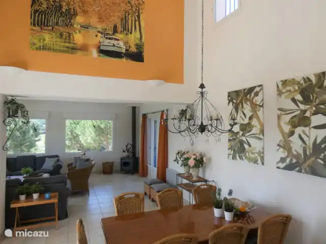 Acheter une villa | France, Hérault, Montouliers - Villa Aquamarin ***** Salle à manger avec atrium