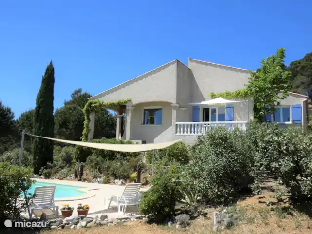 Acheter une villa | France, Hérault, Montouliers - Villa Aquamarin ***** Vue de la villa côté Est