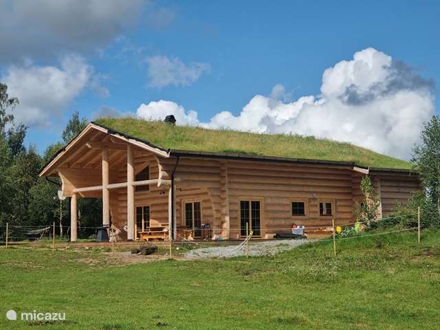 Vakantiehuis kopen Schweden, Halland, Falkenburg - blockhütte / lodge starkes rundes Blockhaus aus Holz