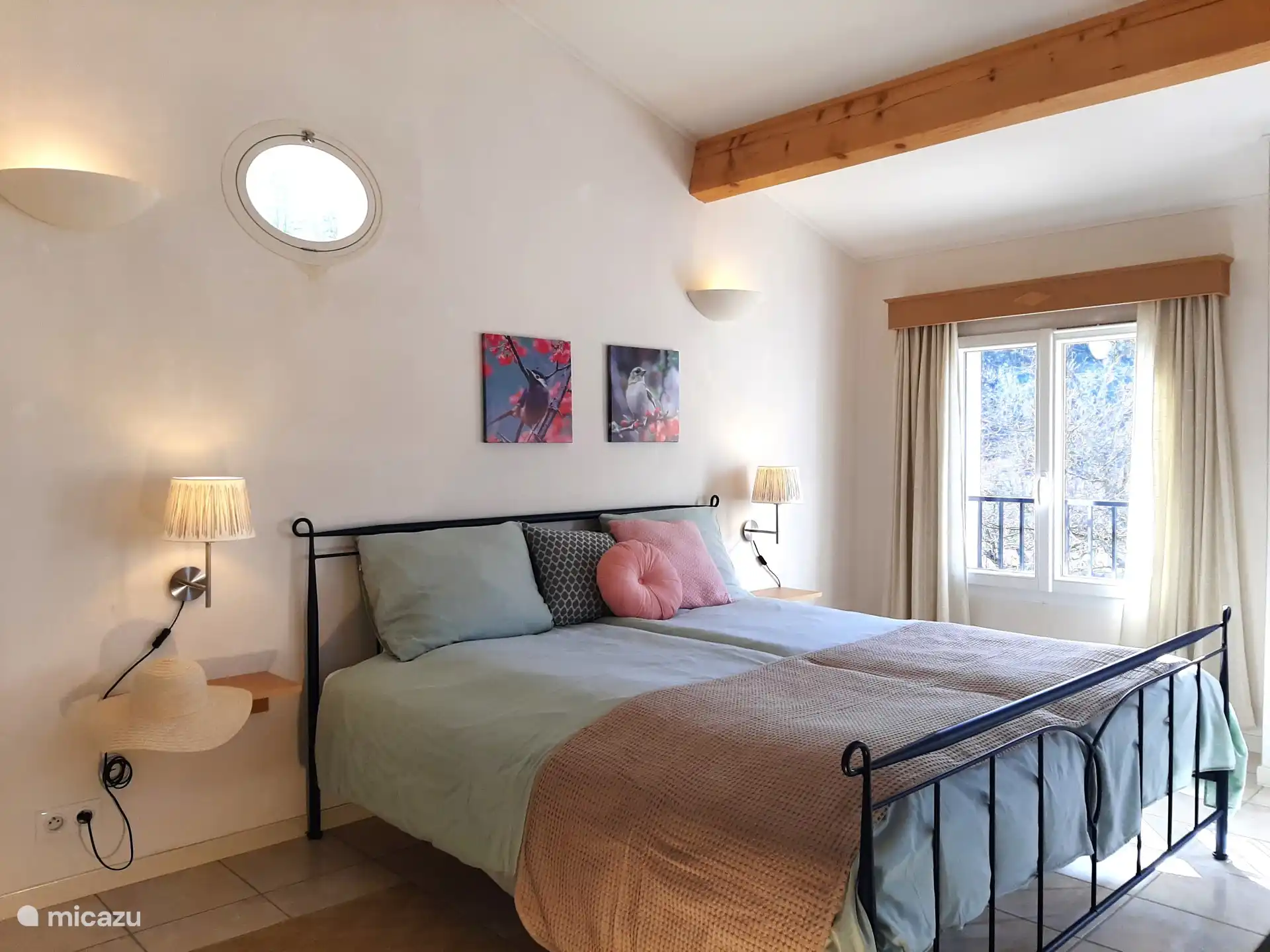 Large bedroom with bathroom, 1st floor. PLEASE NOTE: Possibility to create a Bed & Breakfast, with private entrance! 