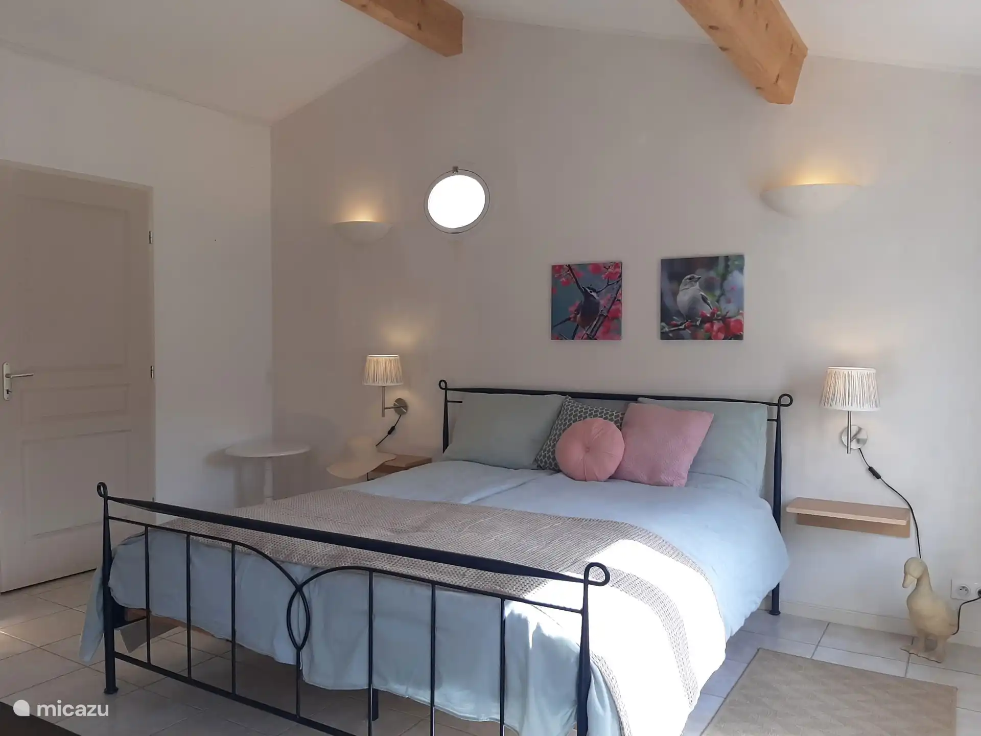 Large bedroom with bathroom, 1st floor. PLEASE NOTE: Possibility to create a Bed & Breakfast, with private entrance! 