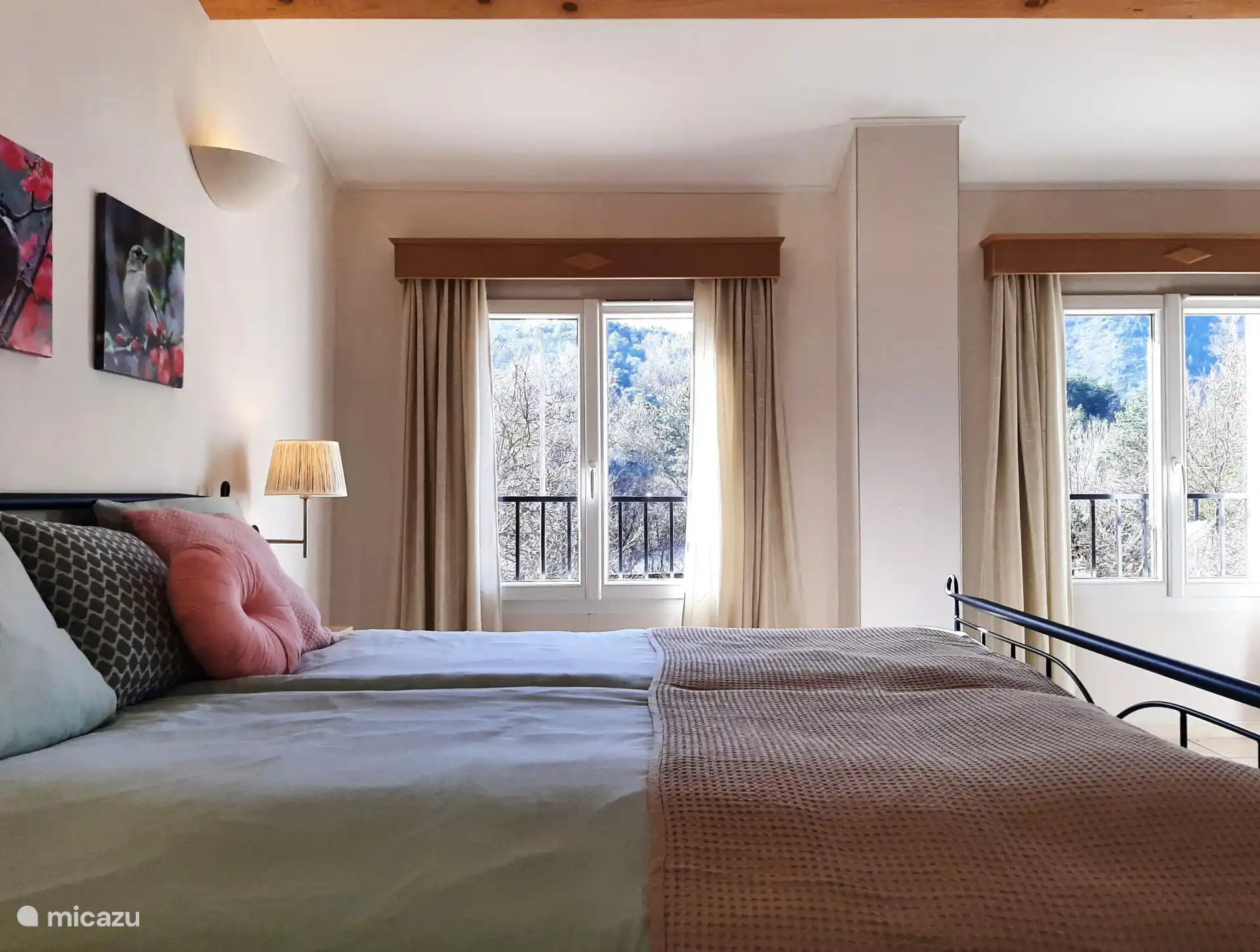 Large bedroom with bathroom, 1st floor. PLEASE NOTE: Possibility to create a Bed & Breakfast, with private entrance! 