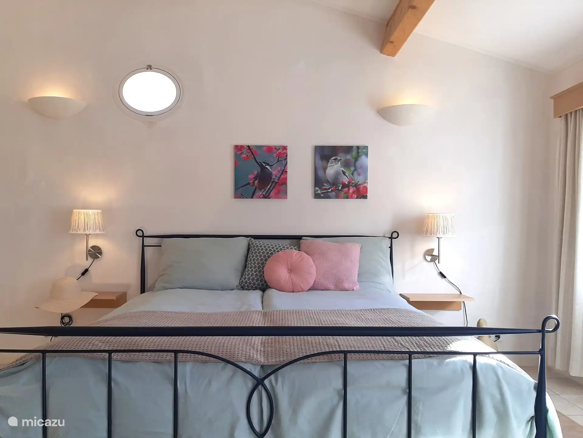 Large bedroom with bathroom, 1st floor. PLEASE NOTE: Possibility to create a Bed & Breakfast, with private entrance! 