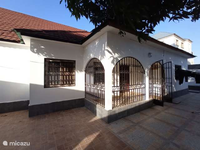 Vakantiehuis kopen Gambia, Kuststreek, Brufut - geschakelde woning 2x3-Kamer Bungalows (+2 Lodges/Shop)