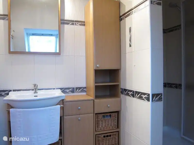 Apartamento con baño.