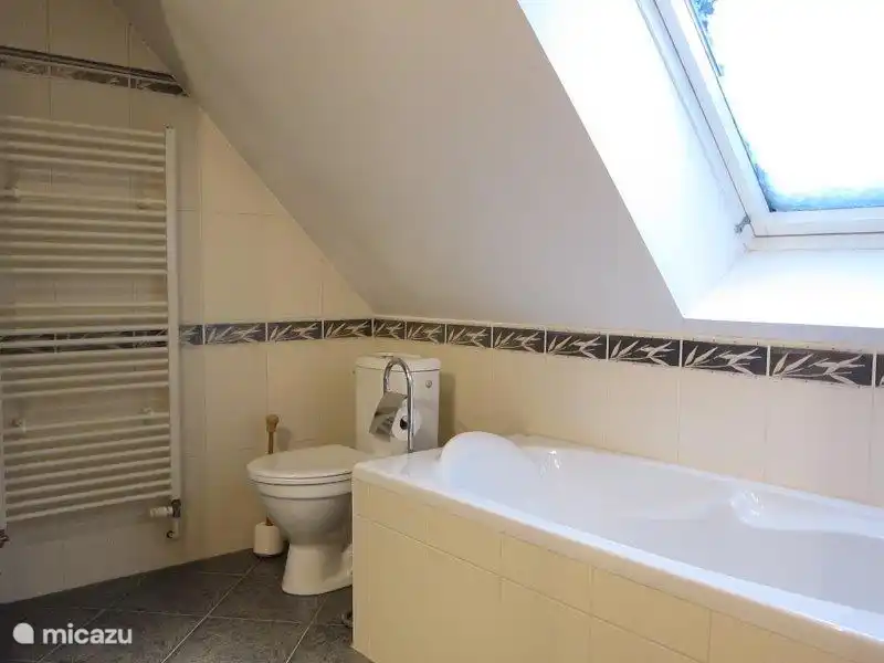 Apartamento con baño.