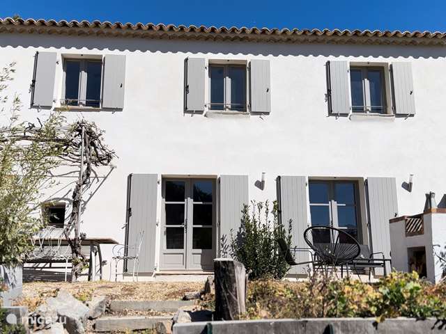 Buy a holiday home in France, French Riviera – villa Villa with studio, garden and swimming pool