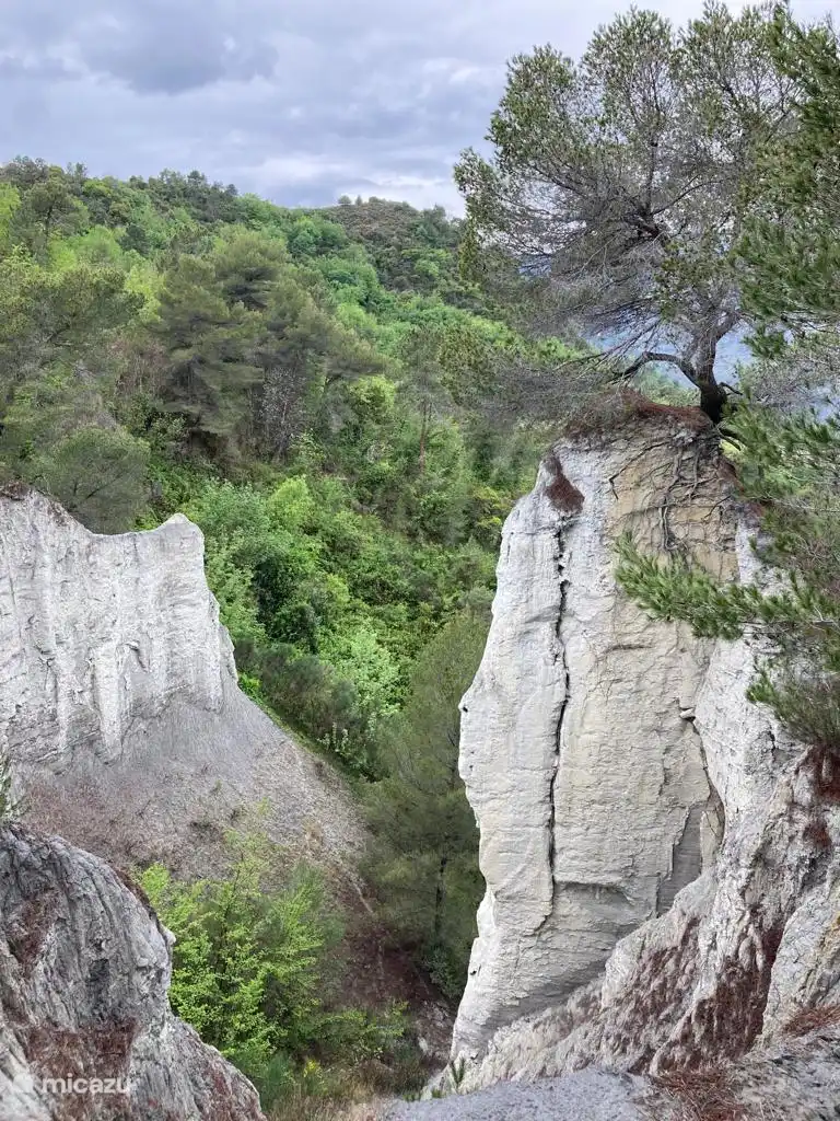 Prähistorische Felsformationen in der Nähe
