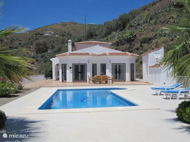 Buy a holiday home in Spain, Andalusia – villa Villa Jacaranda