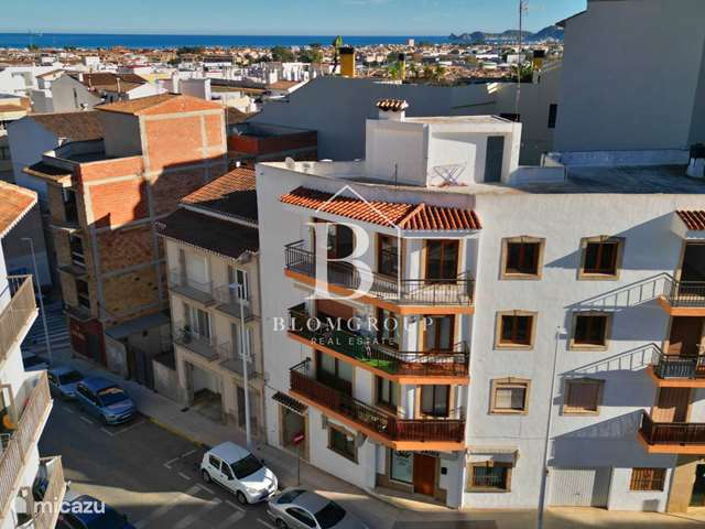 Comprar una casa de vacaciones en España – apartamento Amplio apartamento en el centro de Jávea.
